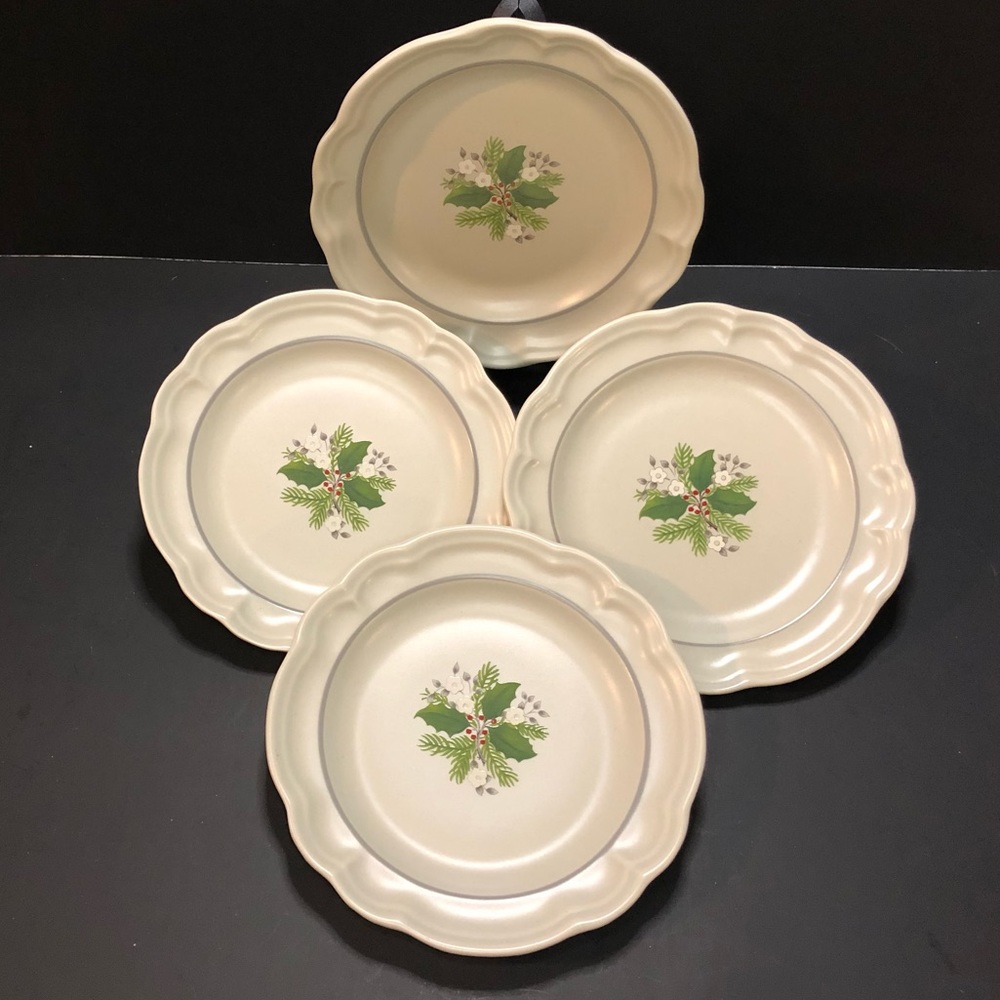 PFALTZGRAFF (discontinued) CHRISTMAS HEIRLOOM SALAD PLATES, SET OF FOUR.